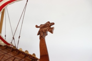 เรือจำลองไม้ DRAKAR VIKINGG 152 ซม. แบบคลิงเกอร์ งานฝีมือทาสีสไตล์เรือเดินสมุทร GIA NHIEN CO.LTD FB0011W ยุโรป - Product Image 6
