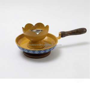 Brûleur d'encens en métal émaillé Dhoop Dani avec poignée en bois tourné, encensoir à charbon et résine, artisanat rituel en gros - Product Image 1