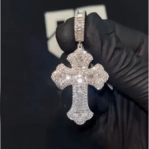 Colgante de cruz de plata de ley 925 con incrustaciones de circonitas, corte baguette, estilo hip hop, religioso, cristiano, con piedra de moissanita - Product Image 3