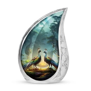 Urne funéraire en forme de goutte d'eau argentée avec motif personnalisé Paon et Forêt pour cendres d'adultes, urne décorative en métal en forme de larme - Product Image 1
