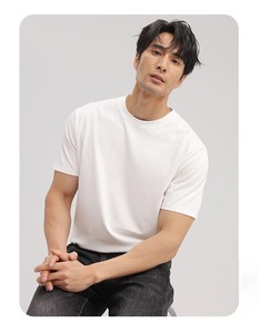 T-shirt uni pour homme, coupe ajustée, coton doux, col rond moderne, confortable pour tous les jours, vêtements de mode américains - Product Image 4