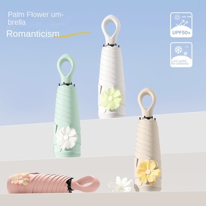 Mini Paraguas Plegable Negro con Protección Solar, 6 Varillas, Mango con Diseño de Corazón y Flores, Clásico, Pequeño, Portátil y Ligero para Viajes - Product Image 1