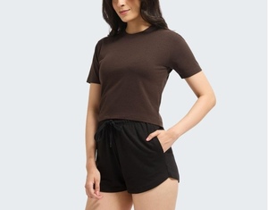 Soldes d'été : Hauts tendance pour femmes – Essentiels au quotidien, coupe ajustée, style élégant, parfait pour les tenues décontractées, basiques mais de haute qualité - Product Image 2