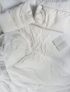 Parure de lit d'hôtel haut de gamme 300TC 4 pièces 2 taies d'oreiller Housse de couette Drap-housse Doux Respirant Rayé blanc Pour toutes les saisons - Product Image 1