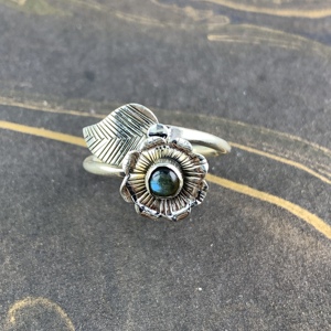 Floral <b>Labradorite</b> Fine <b>Ring</b> 3.1 Grams - Product Image 1