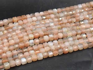 Perles en pierre de lune pêche facettées en forme de cube - 15 pouces, environ 4 mm - Fournitures pour grossistes - Nouveauté - Pierre naturelle certifiée pour la bijouterie - Product Image 4