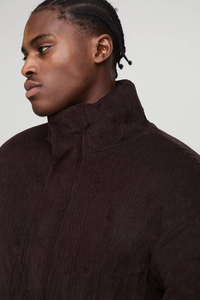 เสื้อแจ็คเก็ตพัฟเฟอร์บุใยสังเคราะห์สำหรับผู้ชายไซส์ใหญ่ กันน้ำ ผ้าแคนวาส ด้านหน้าปรับแต่งได้ สำหรับฤดูหนาว คุณภาพสูง ผลิตจากโพลีเอสเตอร์ 100% พร้อมซิป ขายส่งแบบ OEM - Product Image 6