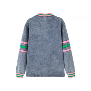 Cárdigan de mezclilla con lavado ácido personalizado, ropa de hermandad, ribete a rayas rosa y verde, parche con letras, venta al por mayor, ropa universitaria y colegial - Product Image 2