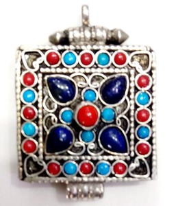 Colgantes de Aleación con Forma Ovalada y Cuadrada, con Temática Budista Tibetana Religiosa, Hechos a Mano en Nepal, Unisex - Product Image 3