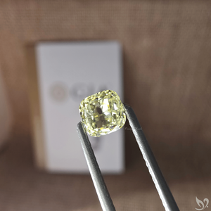 เพชรธรรมชาติทรงคุชชั่น รับรองโดย GIA น้ำหนัก 0.50 กะรัต ความสะอาด VS1 สีเหลือง สำหรับขายส่งเครื่องประดับ - Product Image 1