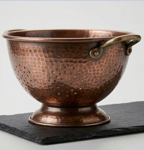 Colador de cobre martillado con asas de latón y grabado de trigo para arroz, verduras, frutas y granos - Product Image 4