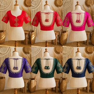 Hermosa Blusa Corta Tejida a Mano para Boda de Invierno con Detalles Kardana en Toda la Prenda - Product Image 3
