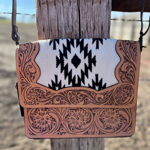 Nuevo Bolso de Hombro Estilo Occidental con Flecos de Cuero Repujado Azteca para Mujer, Diseño Vintage Único, Tipo Manta de Silla de Montar - Product Image 1