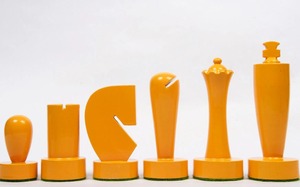 Échecs de luxe de la série Berliner en bois de buis peint jaune et blanc, roi de 3,7 pouces, au meilleur prix - Product Image 4