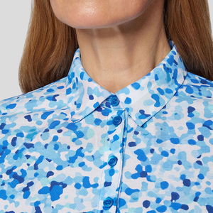 Polo pour femme en tissu respirant à imprimé camouflage bleu, 100% polyester, impression par transfert par sublimation - Product Image 4