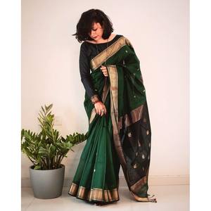 ผ้าซารีไหมบานาราสีเนื้อนุ่ม งานปักดิ้นทอง พร้อมเสื้อคลุมแบบไม่เย็บติด สีเขียว - Product Image 1