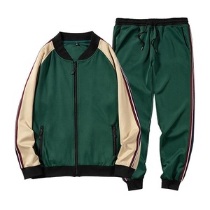 Survêtements de football pour hommes personnalisés vente en gros 100% ensemble de jogging en polaire de polyester vêtements d'entraînement sportif unis survêtements 2 pièces pour le printemps - Product Image 1