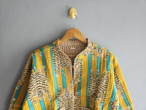 เสื้อแจ็คเก็ตผ้าควิลท์ คอจีน ลายเสือ สีเหลือง-น้ำเงิน ลายทาง แขนยาว สำหรับฤดูร้อน สวมใส่สบายๆ เหมาะเป็นของขวัญสำหรับเธอ - Product Image 2