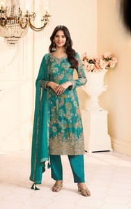 Salwar Kameez semi-couturié pour femme Chinon avec motifs numériques variés, style moderne pour fêtes, mariages et Diwali - Product Image 3