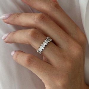Anillo de media eternidad con diamantes cultivados en laboratorio de corte marquesa de 1.7 TCW, anillo de boda marquesa de oro blanco macizo de 14k - Product Image 5