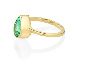 Bague en or jaune et blanc 14 carats avec émeraude taille poire sertie clos, classique pour mariage, fiançailles, fête, anniversaire - Product Image 2