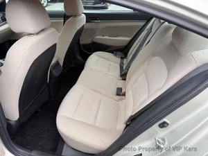 Auto Usado Confiable, Hyundai Elantra SE Sedán <span class=keywords><strong>2017</strong></span> (2.0L 4 cilindros 6A) - Product Image 2