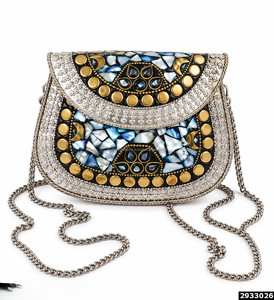 Sac de soirée artisanal en argent avec mosaïque de nacre et clous dorés - Product Image 1