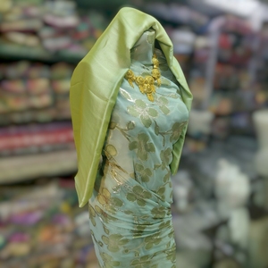 Dirac somalien vert menthe avec motif floral doré et tissu élégant pour occasions spéciales - Product Image 2