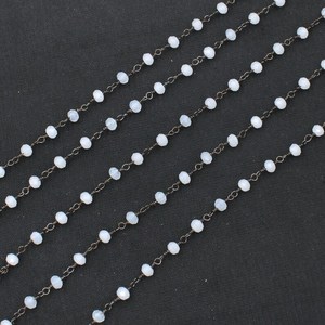 Chaîne de chapelet en hydro-rondelles arc-en-ciel blanches, fil plaqué noir, perles en pierres précieuses enroulées pour la fabrication de bijoux - Product Image 1