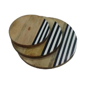 Planche à découper en bois d'acacia et résine pour la cuisine domestique, la production artisanale et les mariages – Plateau à fromage en bois - Product Image 5