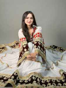 Ropa y Accesorios Vestido Tribal de Algodón y Chifón para Mujer Afgana con Elegante Bordado Floral para Celebraciones Festivas - Product Image 6