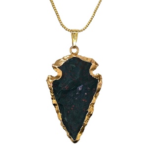 Colgante de Punta de Flecha de Piedra de Sangre Chapado en Oro Hecho a Mano, Joyería Única de Piedra Preciosa de Cuarzo, Punta de Flecha de Feng Shui de Primera Calidad de la India - Product Image 1