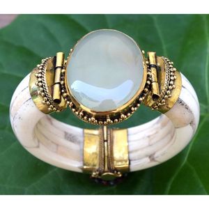 Elegantes Brazaletes de Ágata Natural, Hueso y Latón para Uso Festivo, Accesorios de Joyería - Product Image 4
