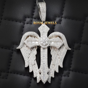 Colgante de Cruz con Alas de Ángel de Moissanita y Diamantes Iced Out, Plata de Ley 925, Joyería con Engaste Pavé para Uso Unisex en Fiestas - Product Image 1