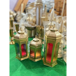 Lanternes en métal et en verre de style marocain traditionnel, couleur or. - Product Image 1