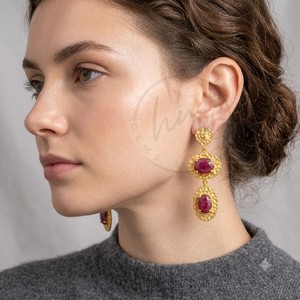 Boucles d'oreilles clous en or 18 carats plaqué or, motif fleur, rubis et quartz, 4 griffes, faites à la main, style chrétien, tendance, bijoux en pierre naturelle, vente en gros - Product Image 2