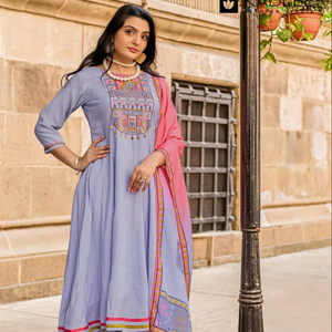 Mull chanderi Handwork & <b>Thread</b> Work Pakistani Style <b>Beads</b> and And Work Embroidered Kurta Set - Product Image 1