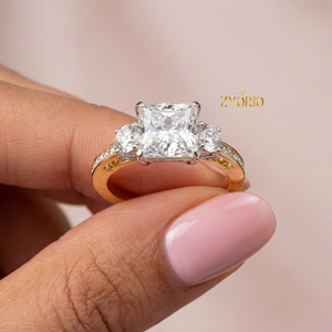 Anillo de Compromiso de Moissanita con Corte Cojín de 2.64ct, Anillo de Plata de Tres Piedras con Moissanita Redonda Lateral, Anillo Nupcial para Boda y Fiesta - Product Image 1