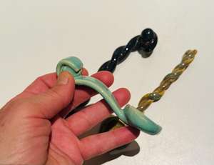 Cuchara de Cerámica al por Mayor, Cuchara de Té de Porcelana en Forma de Espiral, Soporte para Bolsitas de Té, Forma y Color Personalizados, Exclusivo de Universal Overseas - Product Image 3