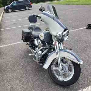Motocyclette Cruiser Heritage Softail Custom 2002 d'occasion à vendre aux États-Unis, design intemporel, conduite classique et fiable - Product Image 1