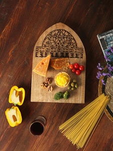 Elegante Tabla de Cortar de Madera de Mango con Arco Superior, Relieve Floral Intrincado, Superficie Resistente y Duradera, Apta para Alimentos, Tabla de Servir para Cocina - Product Image 5