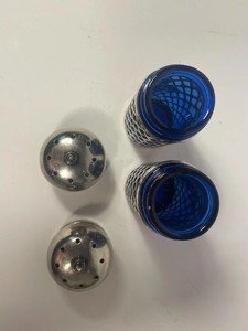 Salière et poivrière en métal argenté de style royal, combinaison de couleurs bleu et argentée unique, pour table à manger et usage en restaurant, provenant d'Inde. - Product Image 6