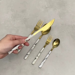 ชุดช้อนส้อมโลหะดีไซน์คลาสสิก สวยงาม พร้อมสัมผัสแห่งความทันสมัย เหมาะสำหรับมื้อค่ำและงานสังสรรค์ในครอบครัว - Product Image 6