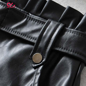 CARR MASTER Mini-jupe plissée taille haute en cuir PU pour femme, couleur unie, design brillant en forme de A, toutes saisons - Product Image 3