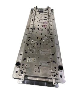 Matrice d'emboutissage progressive personnalisée pour composants automobiles - Product Image 6