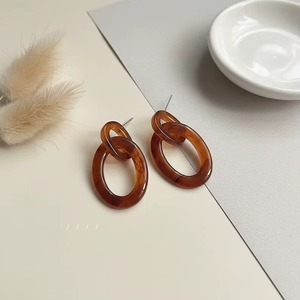 Pendientes de Diseño de Alta Gama, Estilo Lujoso, Joyería Artesanal, Pendientes de Resina Color Café, Pendientes Retro - Product Image 1