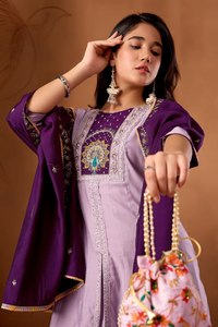 Conjunto de Lujo de Seda Romana Anarkali Kurta Palazzo Dupatta |   Ropa Festiva para Fiestas |   Fabricante de Ropa de Calidad para Exportación - Product Image 5