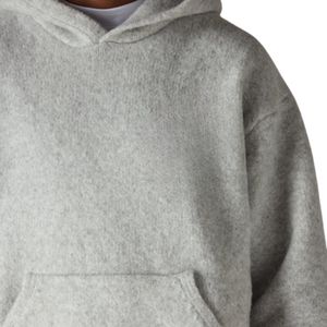 Sweat à capuche gris chiné doux et confortable en mélange de coton avec poche kangourou et cordon de serrage réglable, idéal pour un usage décontracté en hiver - Product Image 4