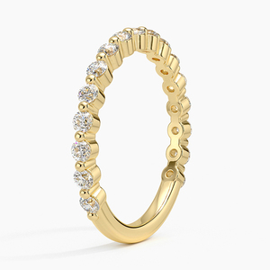 Anillo de media eternidad minimalista con diamantes de talla redonda y engaste compartido - Product Image 1