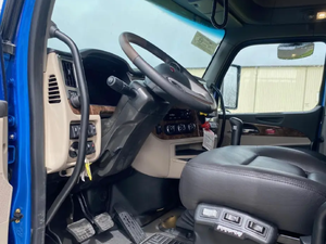 MEJOR DESCUENTO ASEQUIBLE 2025 2024 2023 Camión Semi-Dormitorio PETERBILT 589 Camión Dormitorio Económico 589 - Product Image 2